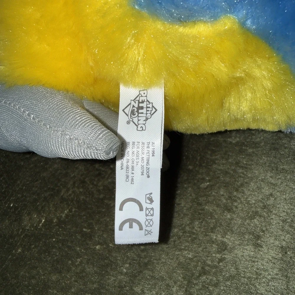 A Petting Zoo Blue Parrot‎ Bird Macaw Plush Stuffed Animal Wildlife Realistic